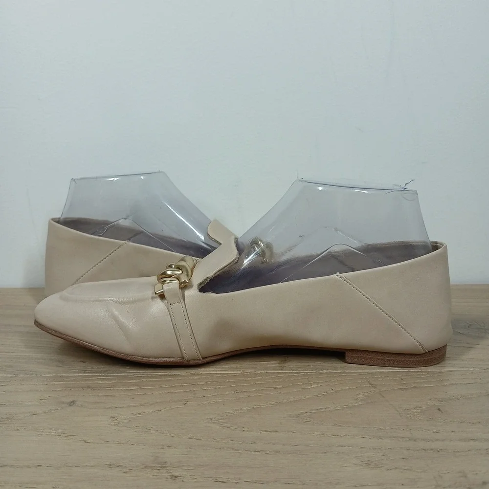 Tamaris Loafers Womens 7.5 Cream Leather Gold Chain Square Toe Quiet Luxury